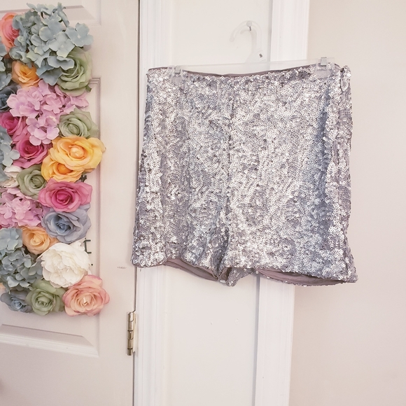 New EXPRESS High Waisted Silver Sequins Mini Short - Picture 6 of 10